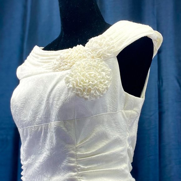 Classy Minimalist Wedding Dress Adrianna Papell Luxury Mid-Length Gown Size 4 - Picture 3 of 14